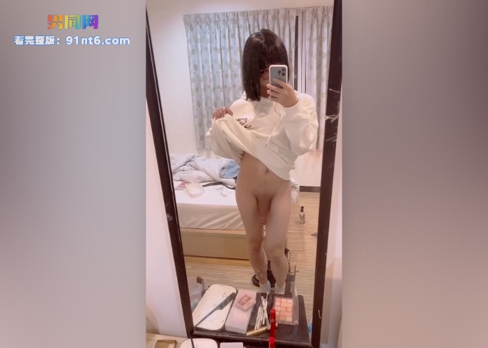 可爱短发男娘 Aroma 假屌插肛同时撸动大屌搭配上短发和眼镜反差到极致 看得鸡儿梆硬 - 图2
