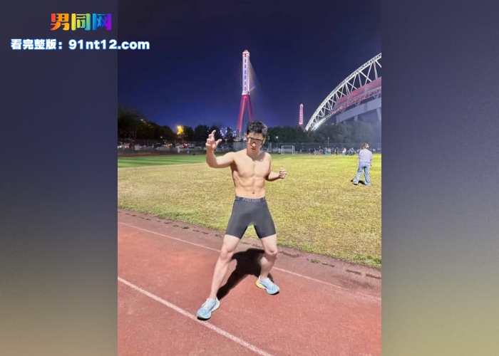 抖音网红帅哥 白鹿巷的韓 被女记者专访视频流出 撸射包皮嫩鸡 射的超级浓 - 图2
