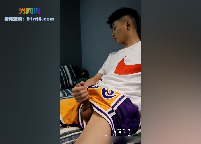 推特网黄 四川小虎 大屌激情撸射 白袜夹屌 精油润滑大屌喷射浓精白袜上 - 图2