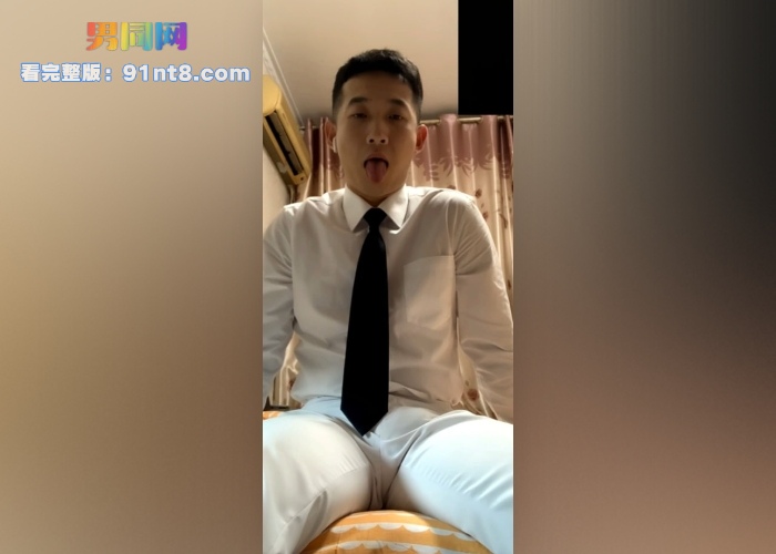 海南航空帅气正装直男接专访solo 两颗蛋蛋尤其耀眼 大屌撸射浓精 鸡巴好看到想帮他口 - 图2