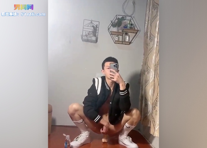 抖音西装皮鞋网黄 浩恩i 炮友开房 自己先在镜前自拍撸射 细狗大屌喷射镜上 画面香艳无比 - 图5