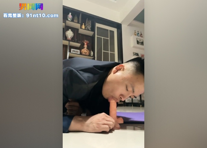 正装制服直男调教专访 跪求舔吃主人臭脚 主动戴口塞学狗叫 贱狗跪趴吃小假屌 应该吃主人的大鸡巴 - 图6