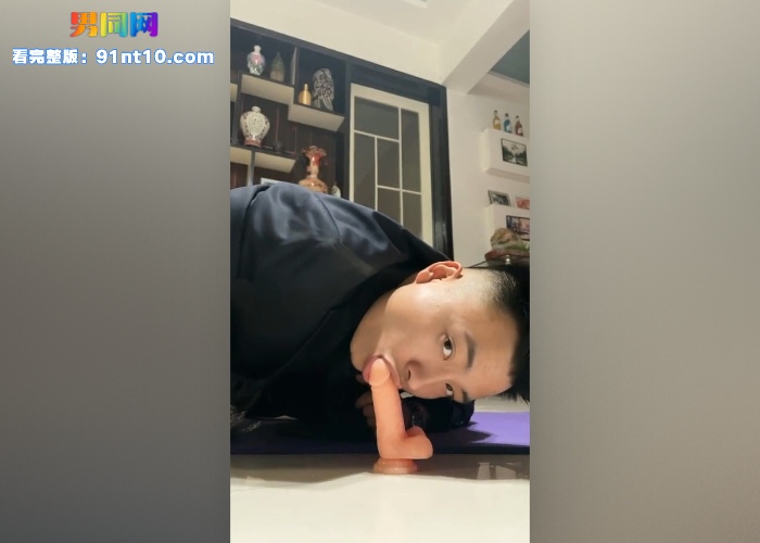 正装制服直男调教专访 跪求舔吃主人臭脚 主动戴口塞学狗叫 贱狗跪趴吃小假屌 应该吃主人的大鸡巴 - 图7