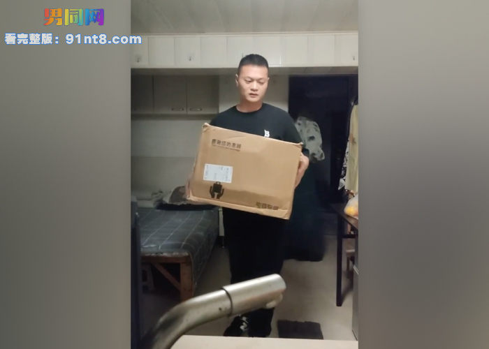 送礼就能白嫖伪娘阿红 网上万人求送油哥视频 半桶油换得红大爷春宵一刻 - 图7