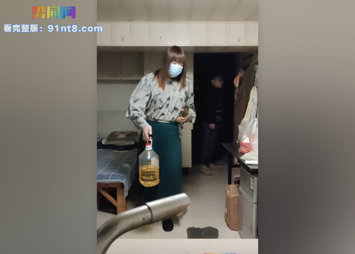 送礼就能白嫖伪娘阿红 网上万人求送油哥视频 半桶油换得红大爷春宵一刻 - 图8