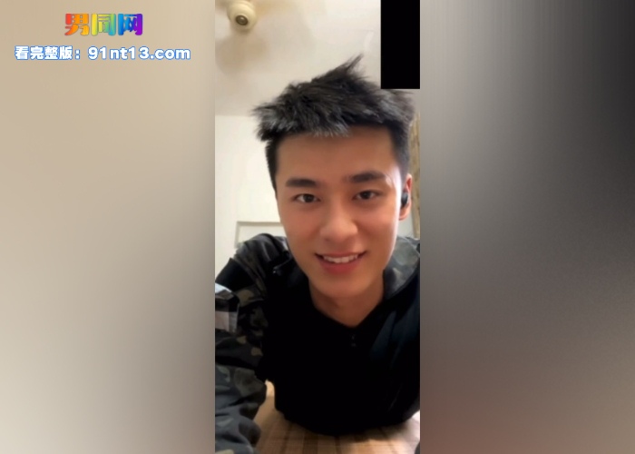 极品阳光帅气大屌白袜退役兵哥放飞自我嗨玩撸射17分钟专访被录屏 互动撸射大屌高潮喷射浓精白袜上  - 图2