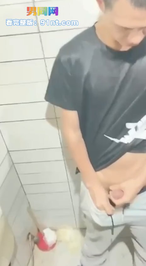 真实色播网吧偷摸寸头直男的大鸡 摸醒帅哥憋不住公厕打飞机 - 图8