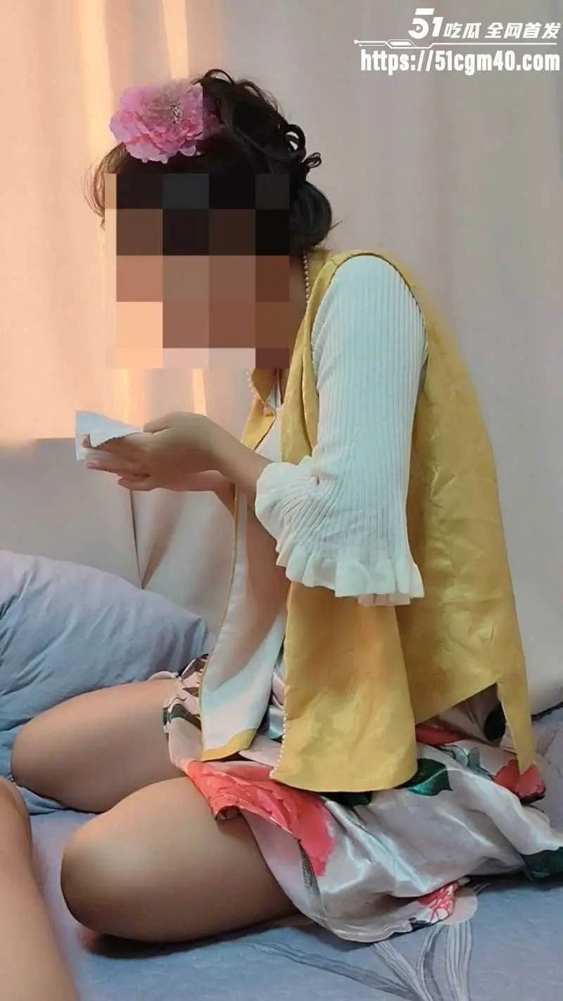 乱伦大神 相依为命的母子 妈妈的阴道总是令我无法自拔 侧入抽插爽到彻底沉沦！ 图1