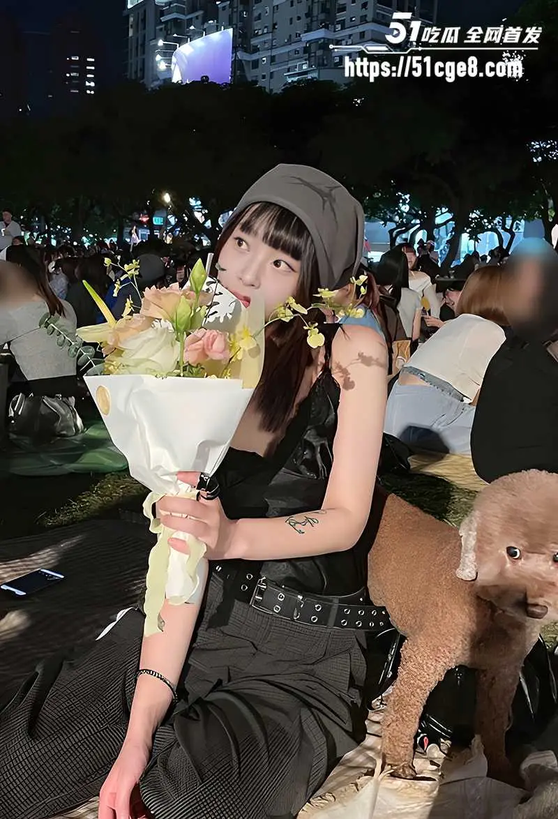 台湾中山大学学姐 雅婷 性爱私拍 白虎尤物全程露脸 跪舔骑乘大奶狂摇 图6