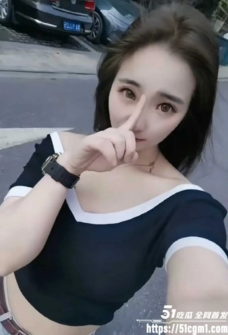 浙江安吉健身美女 陈丹丹 自慰淫片 脸穴同框劈腿揉逼 水滴大奶狂晃 粉嫩骚逼喷汁 纯骚婊啊! 图3
