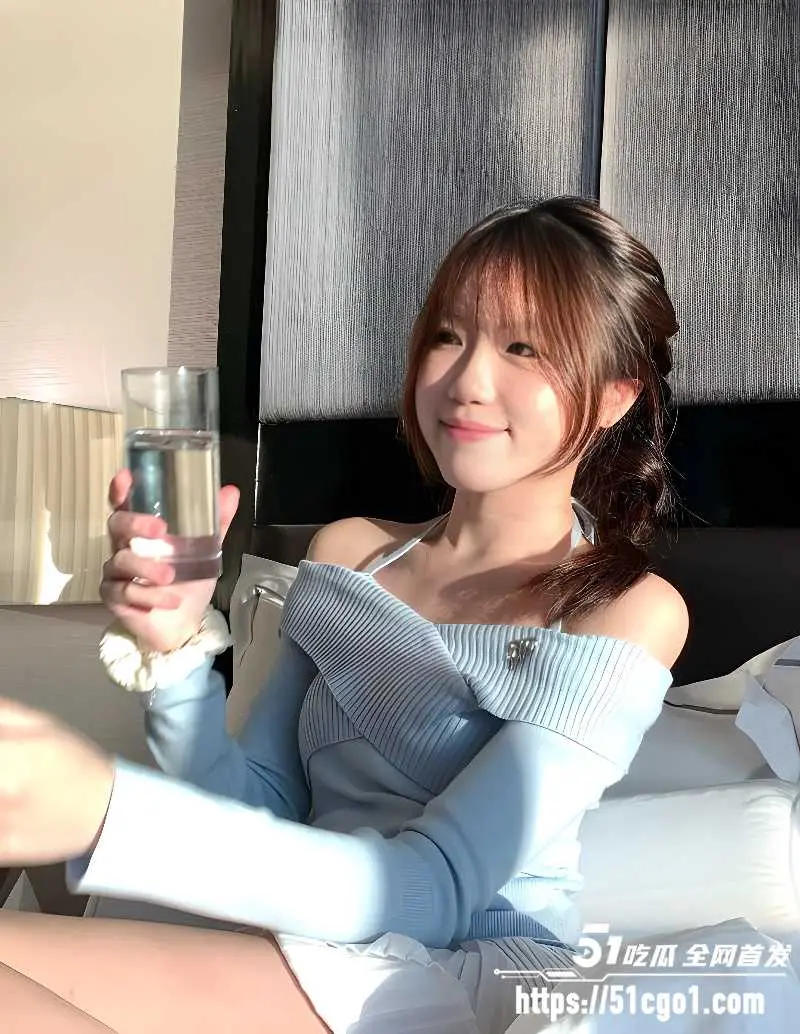 高颜值大眼美女 erinnn 性爱自拍 口交骑乘释放本性 无套抽插骚气逼人 图4