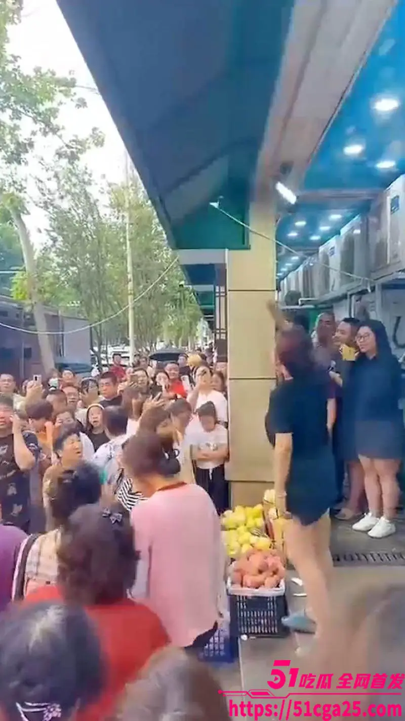 天津最牛公公!儿子抛妻弃子 出轨女主播狂刷百万礼物 公公抹黑儿媳逐出家门 真是上梁不正下梁歪! 图4