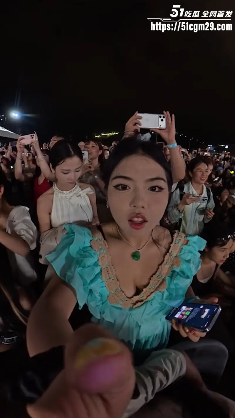 权志龙澳门音乐节台下炸锅 女粉挤位互撕当场干架 上演最强Power真人秀！ 图2