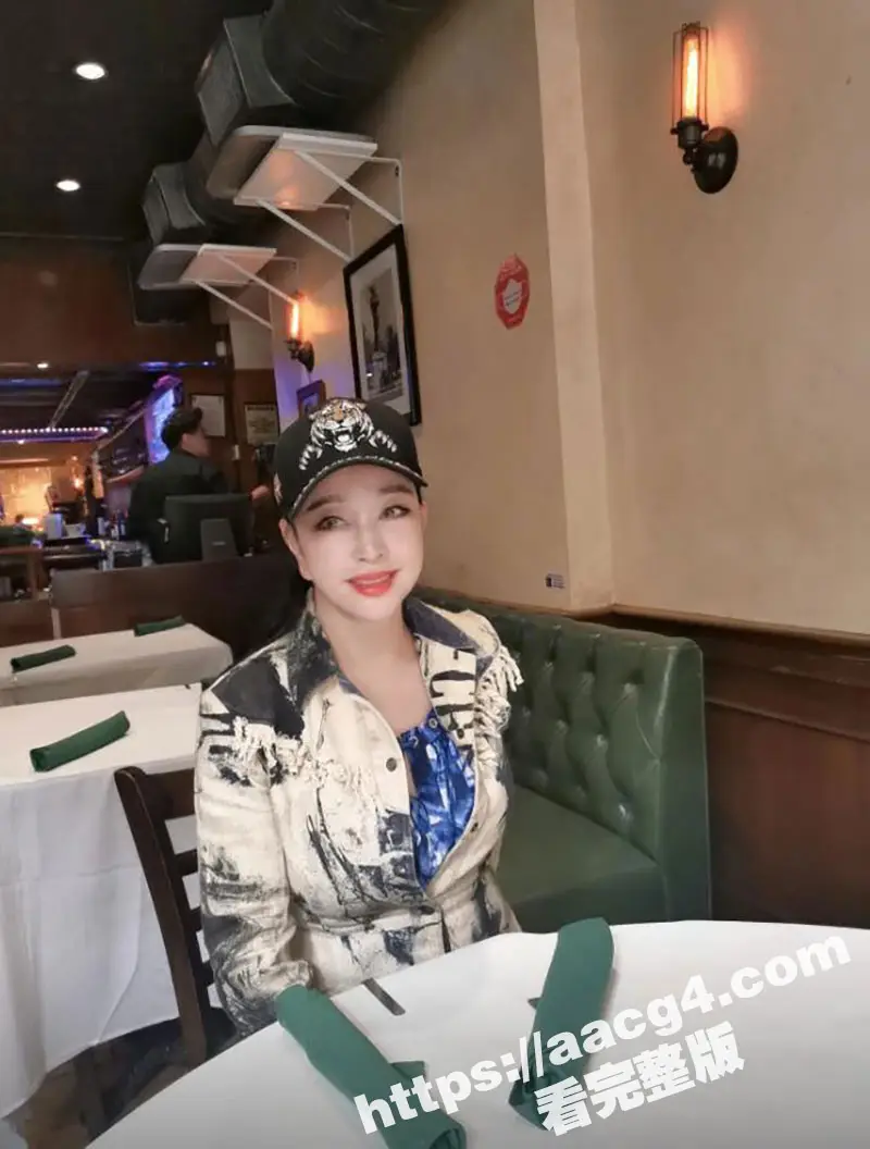 七旬女星刘晓庆被曝陷入忘年恋 直言见面的时候要小奶狗操死她 70岁的女人真疯狂 图10
