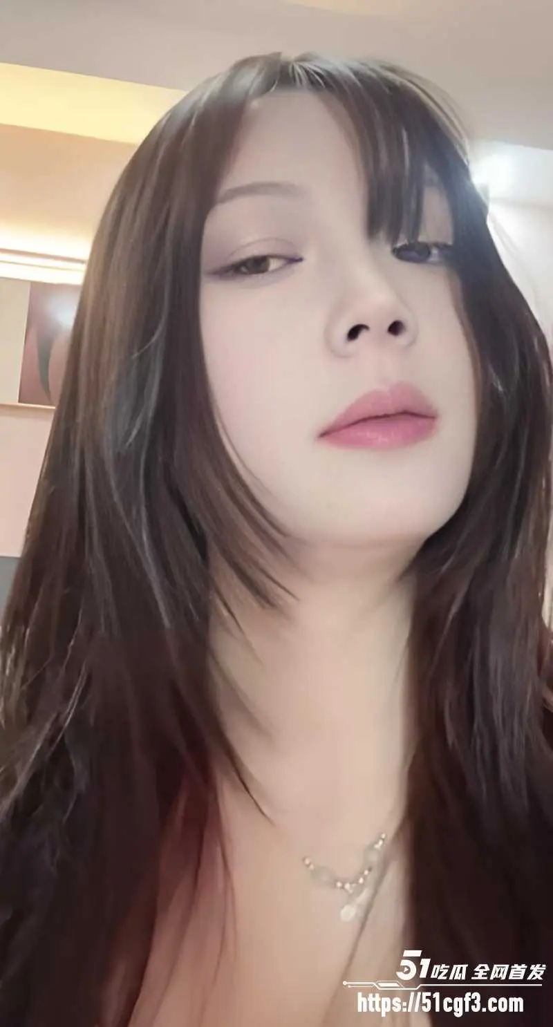 极品福利姬 兔兔酱 直播大秀 脏臭白丝美足近景展示 红绿灯寸止指令极限榨精！ 图7