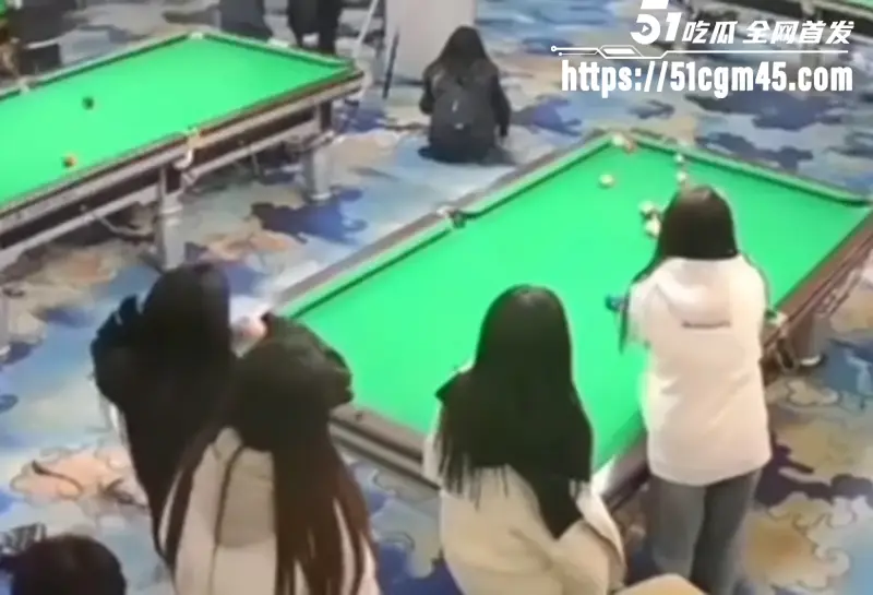 海口台球厅砍人视频爆火 双刀姐妹花血战五女 下死手刀刀奔着夺命 图5