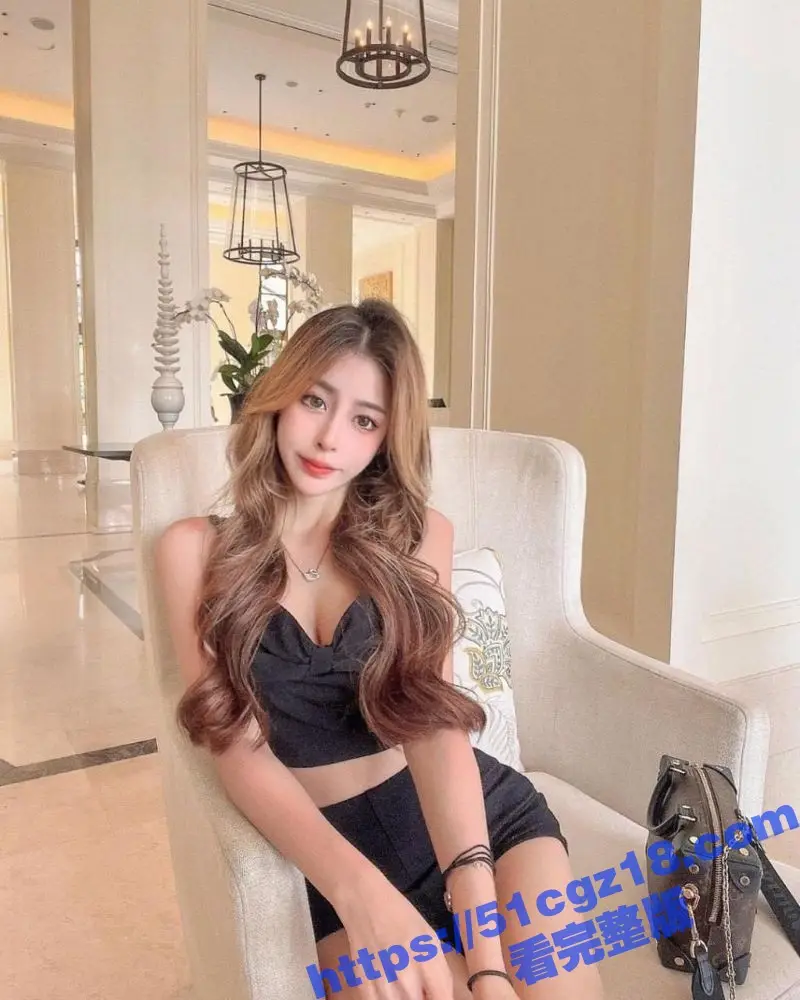 马来西亚顶级网红美女 出轨大屌猛男甘愿委身当小三 被正宫发现手撕 将其性爱视频曝光！ 图2