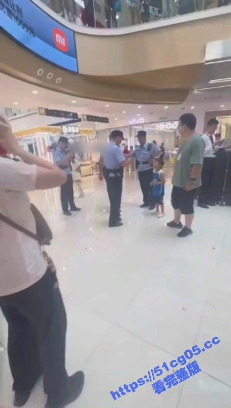 甘肃酒泉男子自称看不惯奇装异服 漫展上辱骂殴打工作人员 网友:别拿爱国当幌子 图4