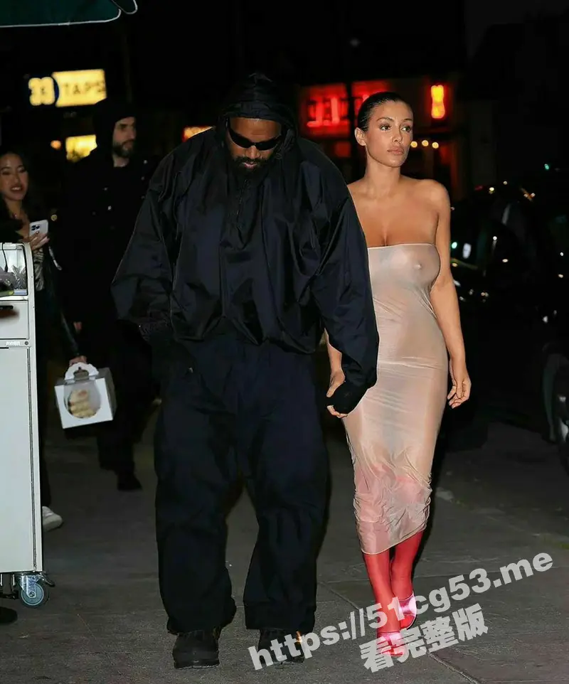 侃爷Kanye West携妻子比安卡Bianca在洛杉矶又穿新衣！侃爷是真不拿兄弟们当外人 这哥们儿能处！ 图1