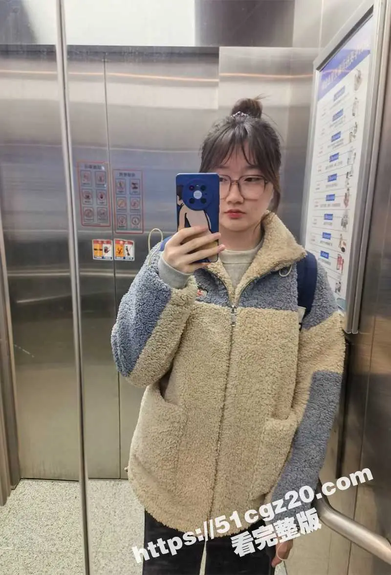 清纯校花学姐 自慰视频被曝 女神竟是反差骚货 抠穴自拍淫水拉丝 木柄插逼玩到喷水! 图2