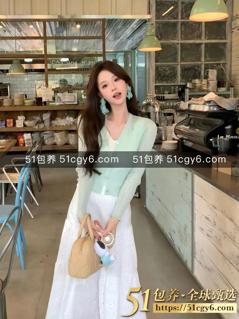 51包养 高端外围 | WGD031905 广州纯兼职第一次下海 C罩杯清纯嫩妹 质量保真 假一赔十 图5