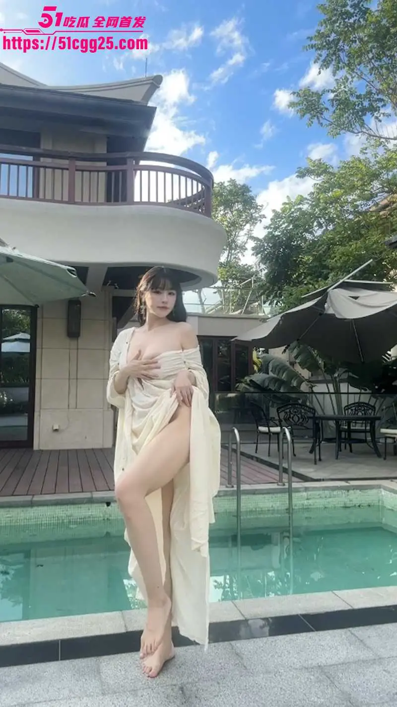 性感网红 朱可儿 三亚泳池写真私拍流出! 巨乳尤物曲线勾魂 骚浪姿势瞬间点燃欲火! 图2