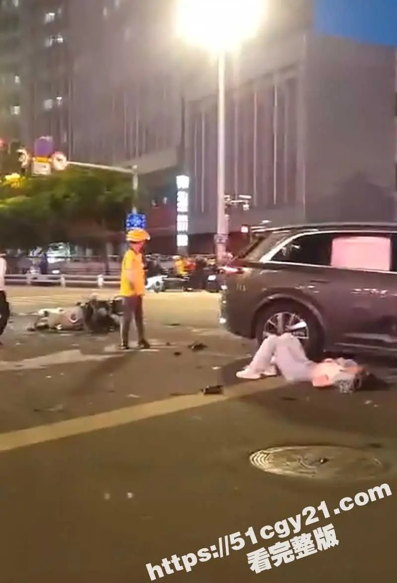 福州市鼓楼区 下班高峰期 突发重大车祸 2人身亡 多人受伤 现场画面曝光 简直惨不忍睹! 图2