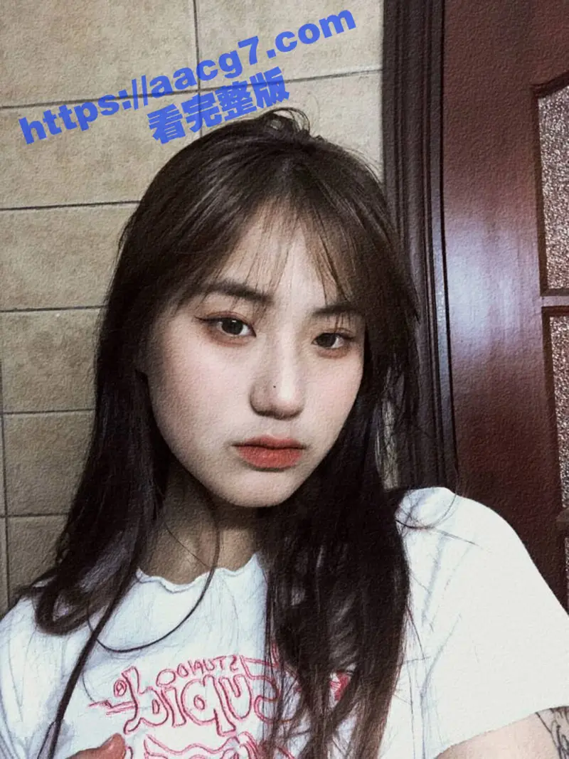 杭州学生妹王佳慧 极品身材美腿修长 兼职摄影模特各种情趣私拍 黑丝淫荡母狗风 勾引金主和大佬 图1