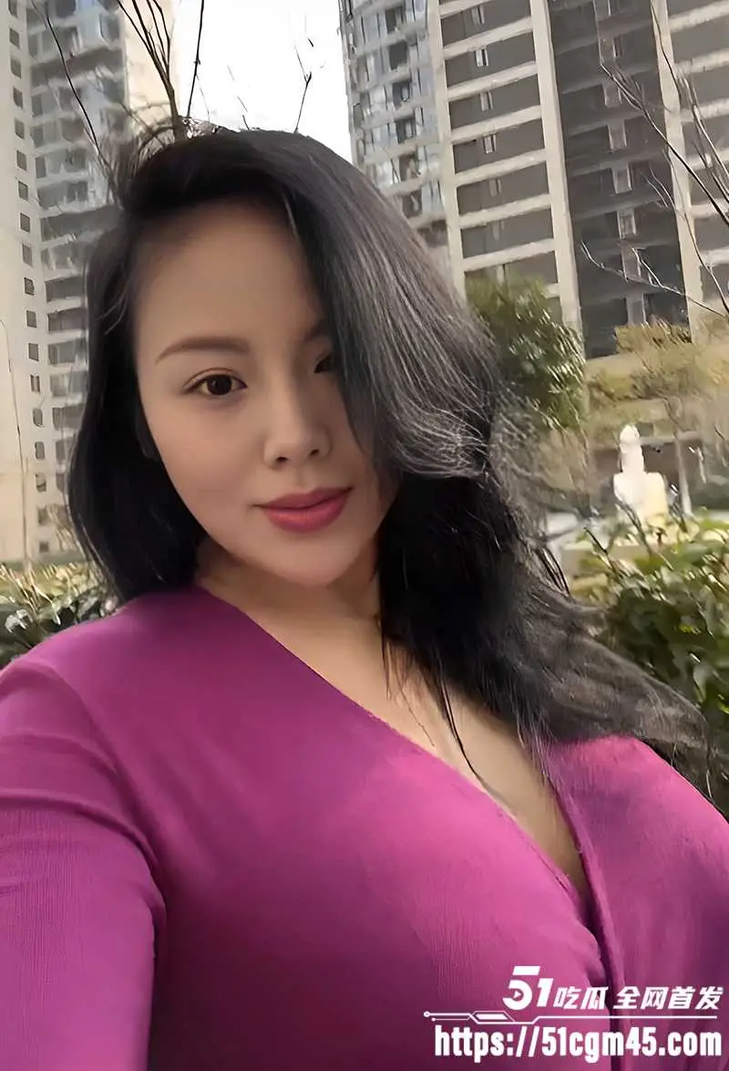 网红美熟女 姚夫人 1V1裸聊自慰录屏 露脸揉奶怼穴 淫液泛滥骚爆 图1