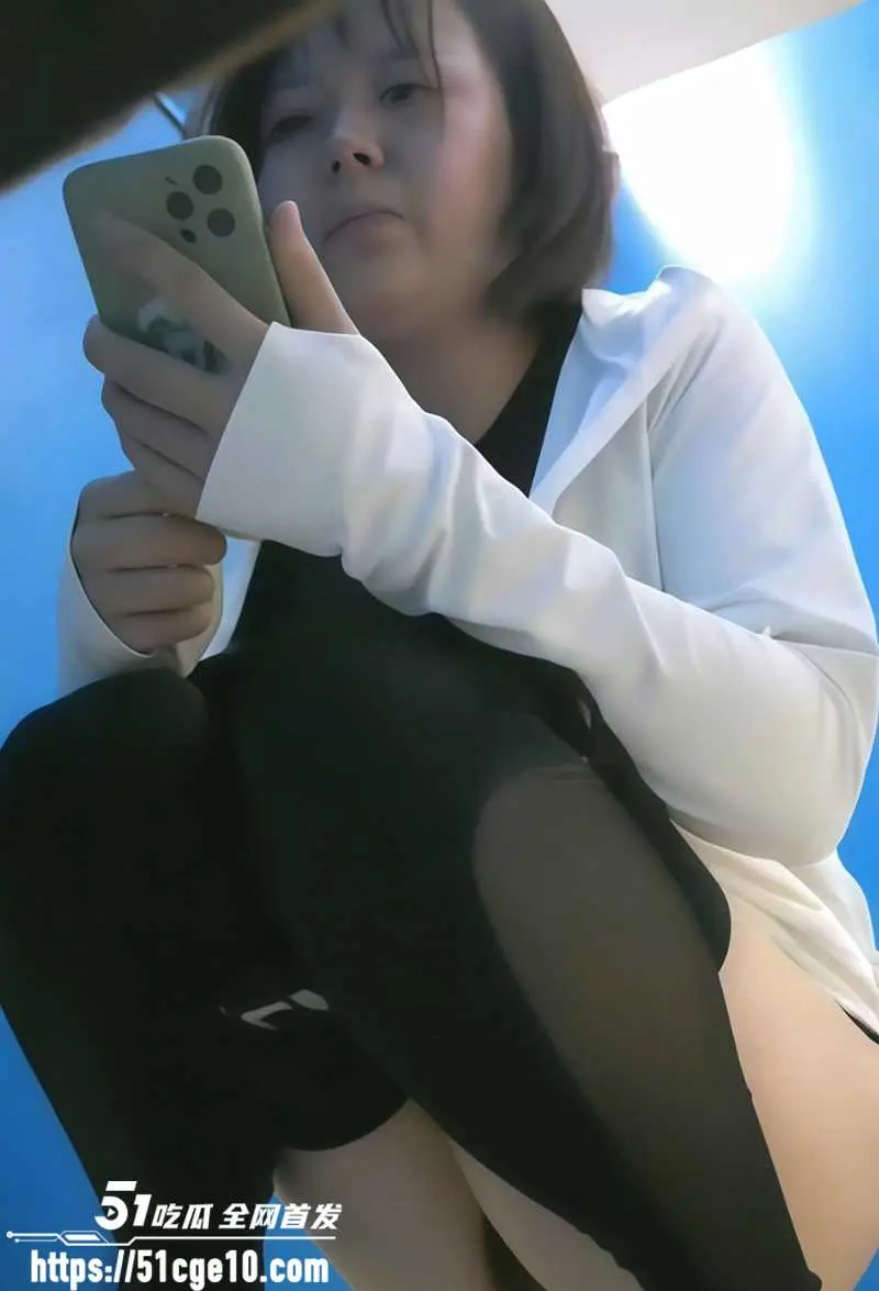 商场女厕偷拍多位小姐姐 各种美鲍蜜缝淫荡张合 看热尿喷涌擦拭潮穴 图3