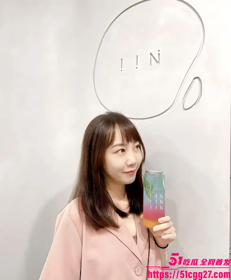 高颜值学生妹 陈思晴 出轨视频流出 酒店多人混战爽翻天 边口交边被后入爆操 浪荡母狗风骚无比! 图2