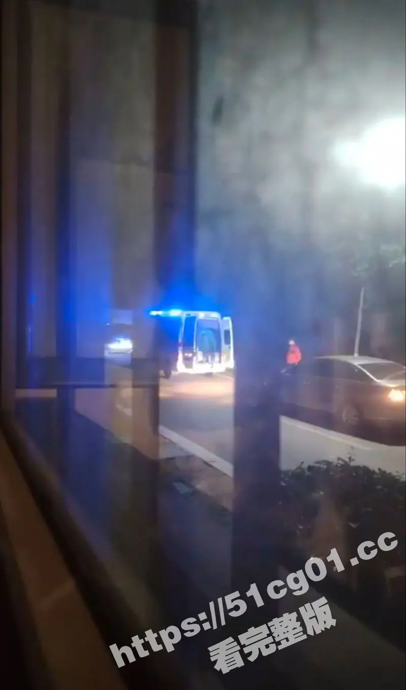 今日速报 实事热点 网传大连某高校厕所生娃 连夜被拉入救护车 图5