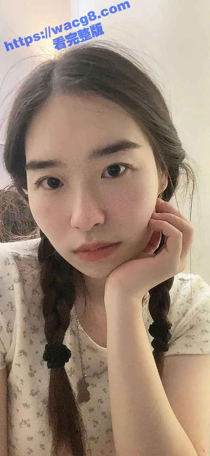 内蒙古乌兰浩特25岁反差婊张雪萌 网调视频流出 骚逼被人玩到开穴自己吸允着奶头 寻求着大肉插入! 图3