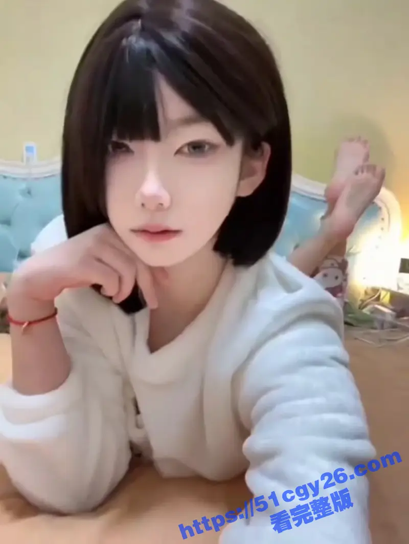 抖音极品美少女 0302 千元玉足福利来袭 黑丝白丝搭配娇嫩小脚无比诱人 足控党的瓜友们有福了! 图4