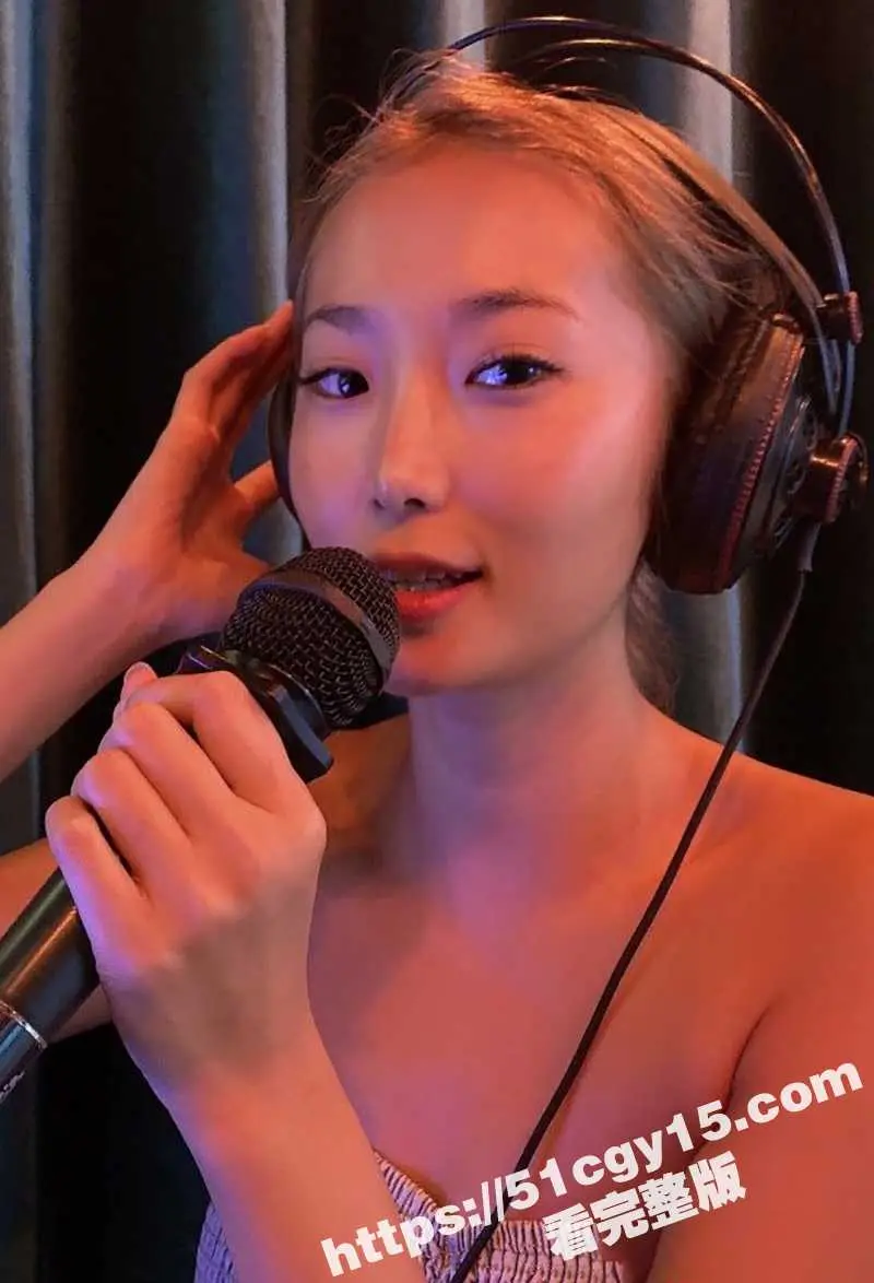 性感嫩模 LonelyMeow 私密视频!气质美女迷恋洋屌 被各种无套猛插 狂野性爱姿势全曝光! 图10
