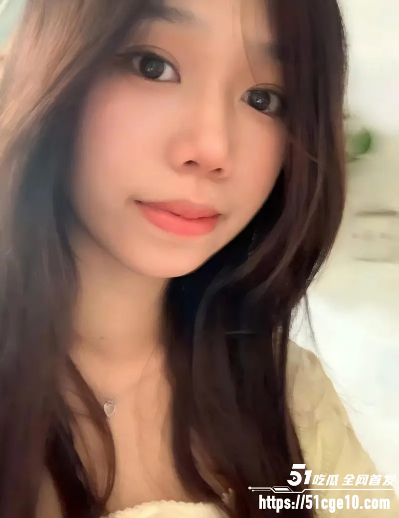 广州反差嫩妹 欢欢 被网调视频泄密 全裸舔脚口舌特写 下贱母畜毫无底线! 图3