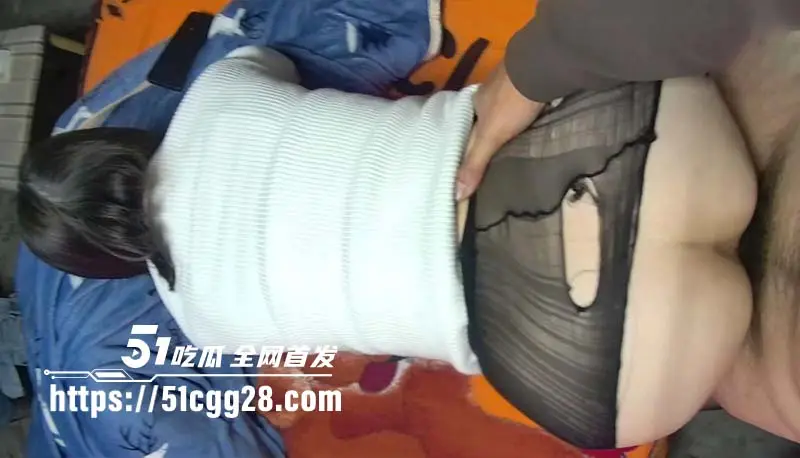 海角大神开发五十骚小姨 调教小姨搞到一半来姨妈也得继续 浴血奋战硬着头皮操 图7