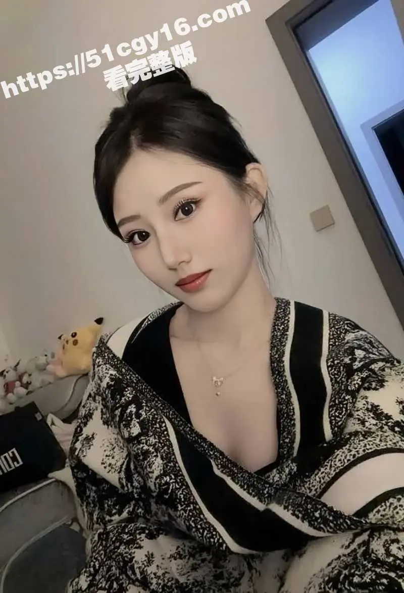 海角大神 废物点心 操翻人妻大表姐 亲戚串门都能串出个成人片 隔着屏幕都能闻到骚味儿！ 图1