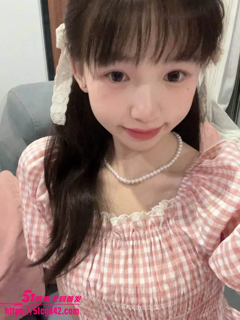 高颜值清纯学妹 徐思洁 约炮视频流出 三点粉嫩勾魂夺魄 做爱时为寻求刺激找人语音通话 简直骚到没边！ 图2