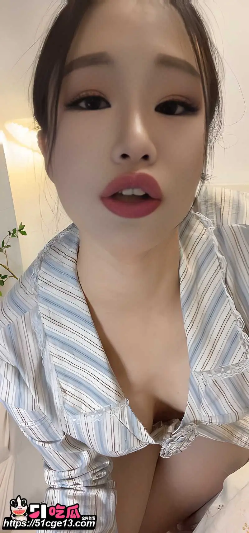 抖音高颜值御姐 宵夜 美足夹透明假屌足交自慰 骚逼被插到汁水横流 图2