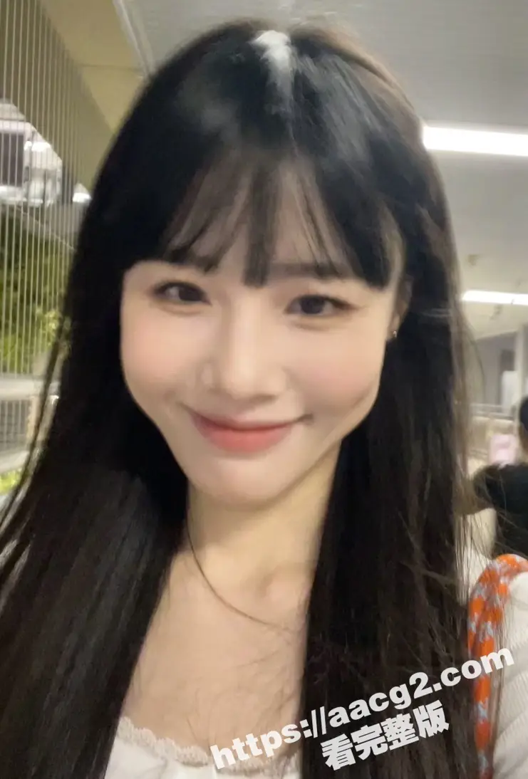 甜美萝莉音学生妹跟金主酒店开房 网袜足交骑乘啪啪 还边跟姐姐通电话 颜射糊脸让人欲罢不能 图2