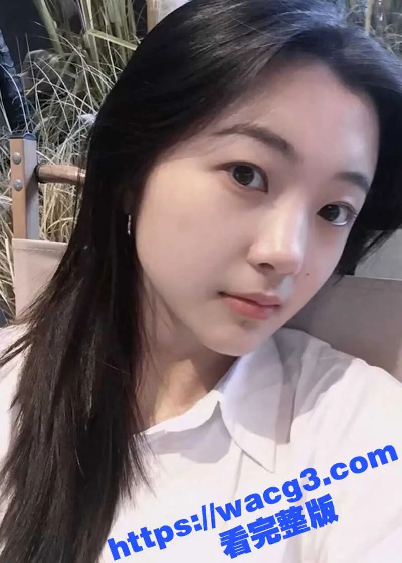 高颜值成都清纯妹子 柳曼 被一杯秋天里的第一杯奶茶感动 主动自慰给哥哥看 粉红小穴超嫩 一看就没被开发过! 图2