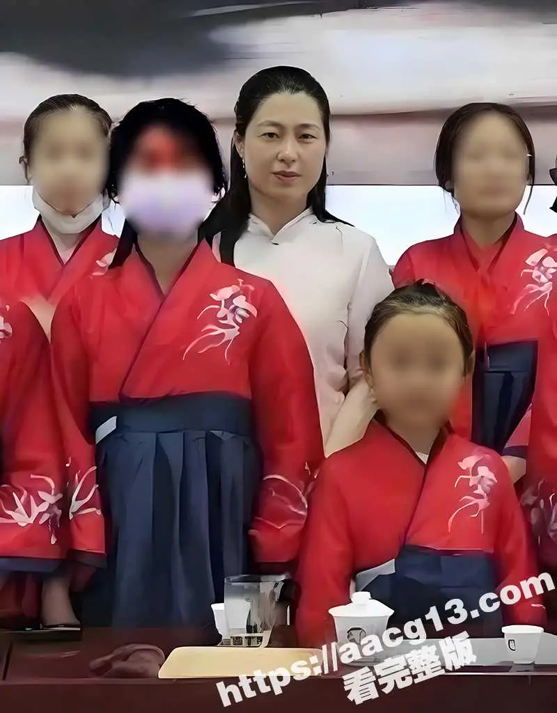 澉浦镇副镇长金明飞 偷情文艺协会副主席苏小乔 被妻子和其家人捉奸在床 录制视频将两人曝光 图3