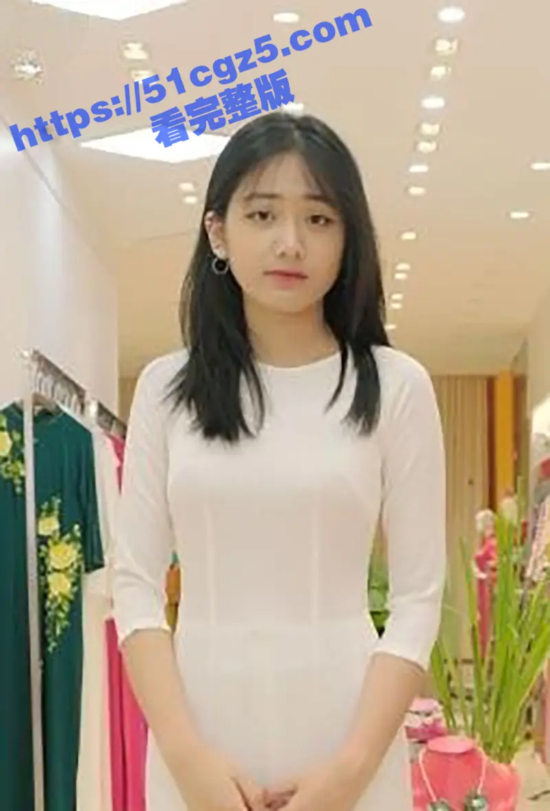 越南知名奥黛女模 宋成香 不雅视频泄密 69深喉 跪舔毒龙 国民女神沦为权贵性奴玩物 图2