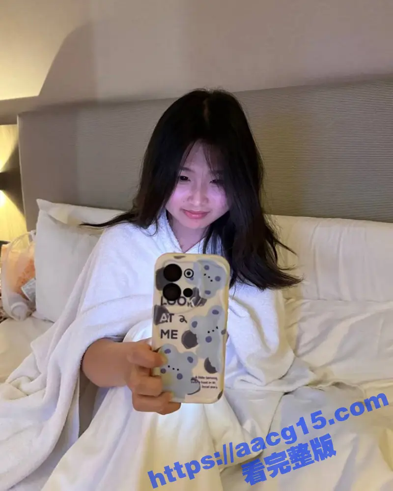 贵州可爱清纯小妹 被瓜友调教成母狗 口交毒龙样样精通 拉开窗帘露出后入 十分反差 图2