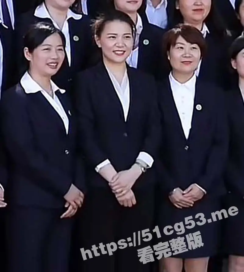 又一个骚老师 极品身材反差人民教师 超喜欢后入的荡妇 有老公也忍不住出来约炮 非常开放玩的很花 图1