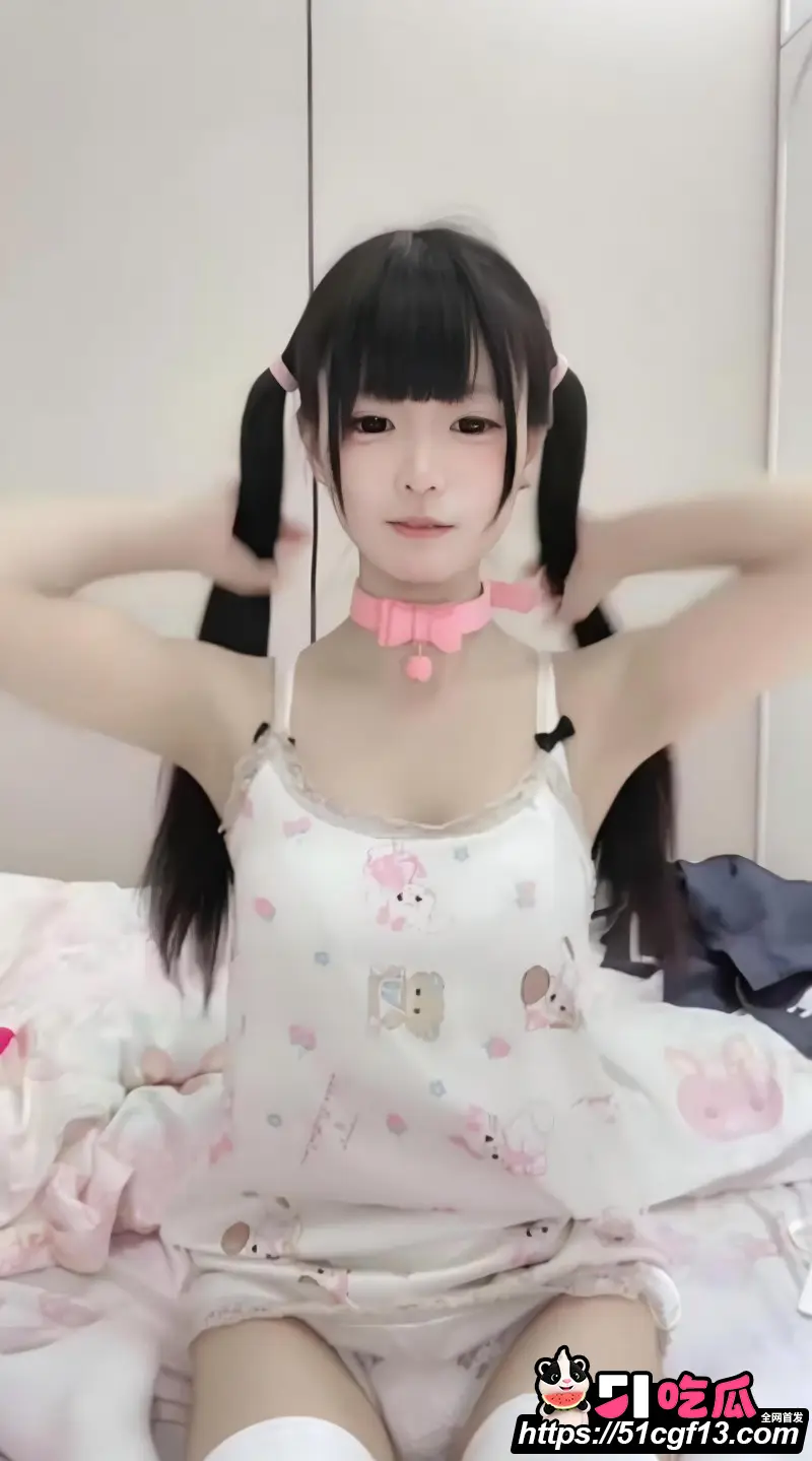 绝美萝莉甜妹 软软咪 付费福利 圆润双乳挺翘粉嫩 紧致白虎鲍娇艳欲滴！ 图2
