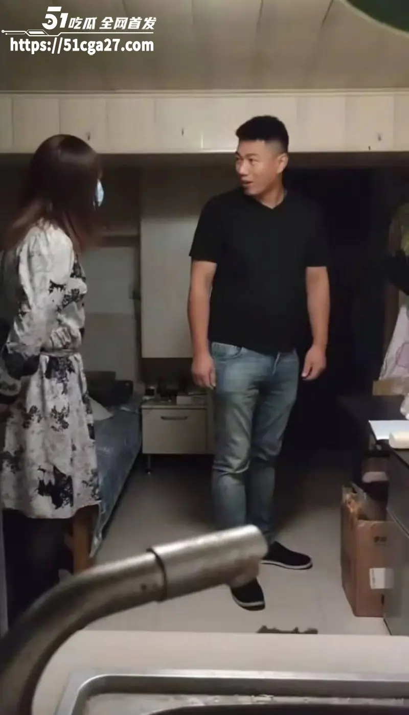 TS伪娘阿红劲爆大瓜!油腻大叔浓妆艳抹 专约帅气直男小伙 毒龙口爆后入肛穴 榨精堪比职业骚鸡! 图7