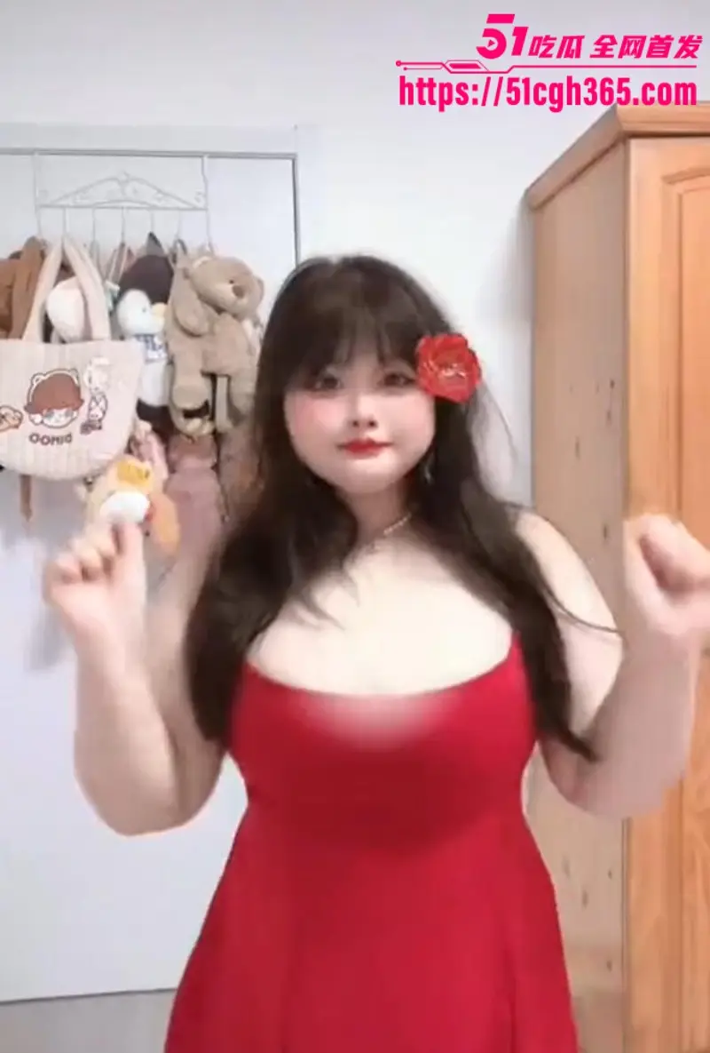 抖音网红 两只猫 做爱私拍曝光 微胖巨乳肥臀 狗链牵引女上骑乘 后入猛操臀浪翻滚！ 图3