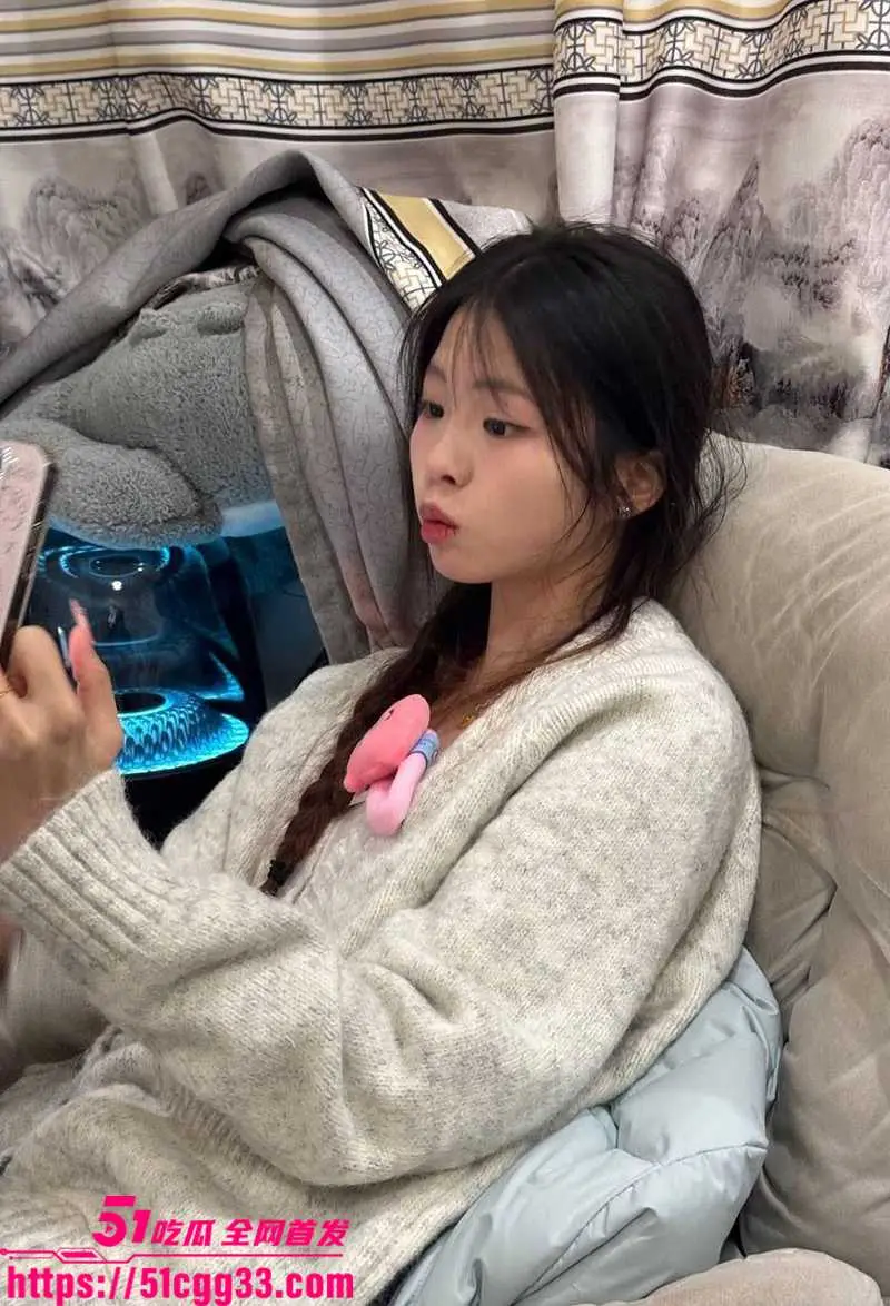 山西太原苗条嫩妹 刘紫怡 情侣私拍泄密！出租屋里疯狂啪啪交欢 翘臀高蹶被无套猛干 全程露脸表情骚绝！ 图2